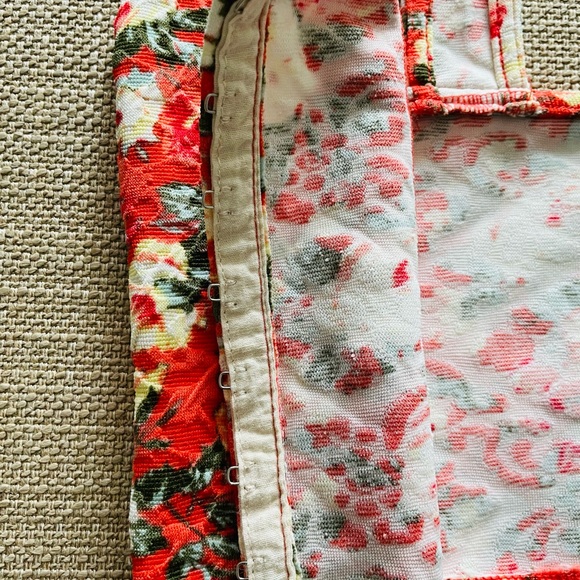 Kimchi Blue floral midriff - Picture 5 of 10